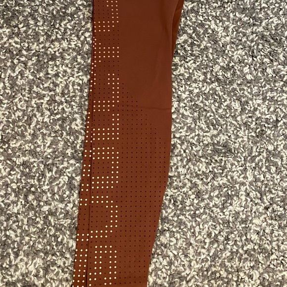 Lululemon SOUL CYCLE limited edition tight, *reflective, 28” tight. - Picture 6 of 6